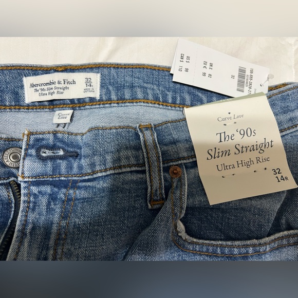 Abercrombie and Fitch Women’s jeans - Picture 2 of 3